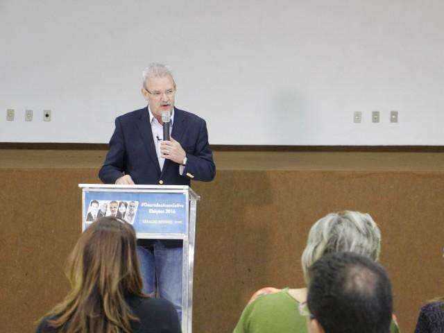 Desempregado est&aacute; mais sujeito a vender o voto, diz candidato do PSDB