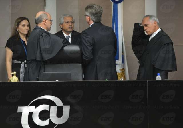 TCU aprova parecer que recomenda rejei&ccedil;&atilde;o das contas de Dilma