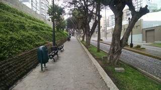 O bairro Miraflores é cheio de parques verdes e tem até WiFi liberado em todo o bairro