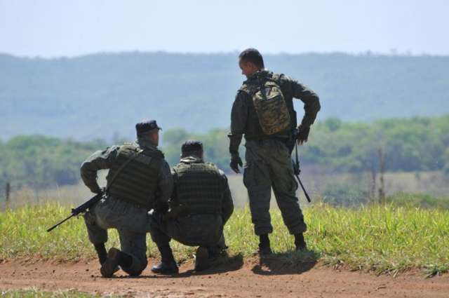 Suspeitos de tr&aacute;fico presos em mata levariam droga para Goi&aacute;s