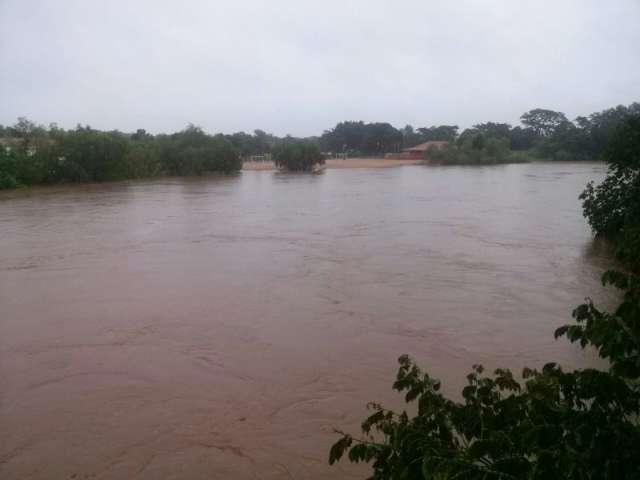 Rio Miranda entra em situa&ccedil;&atilde;o de emerg&ecirc;ncia e n&iacute;vel subiu 12 cm em 24h