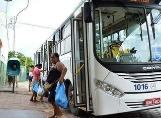 Empresa conta com frota de 25 ônibus. (Foto: Anderson Gallo/ Diário Corumbaense)