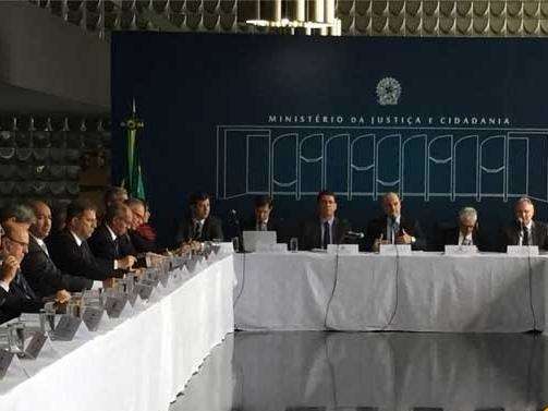 Secret&aacute;rio quer Ex&eacute;rcito atuando tamb&eacute;m em &aacute;reas internas de pres&iacute;dios