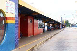 Terminal Morenão praticamente vazio na manhã desta quarta-feira (15). (Foto: André Bittar)