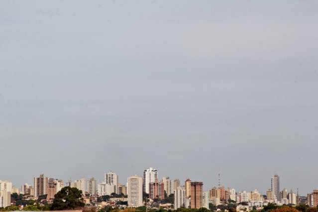 Domingo tem previs&atilde;o de pancadas de chuva isoladas &agrave; tarde