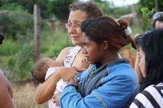 Raquel chorou quando viu a casa da comadre ser destruída (Foto: Marcos Ermínio)