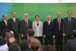 Dilma empossa novos ministros no Planalato (Foto: Valter Campanato/Agência Brasil)