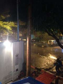 Forte chuva atinge Corumbá e ruas ficam alagadas em alguns pontos 