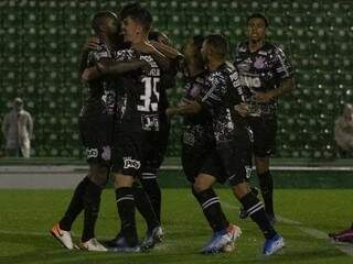 Jogadores comemorando a vitória desta noite. (Foto: Daniel Augusto Jr/Agência Corinthians)
