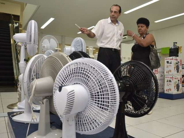 Comerci&aacute;rios pedem reajuste de 12% e sindicato patronal oferece 7,5%