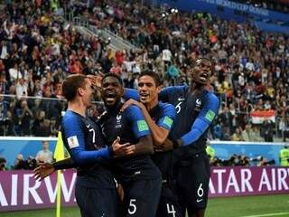 Jogadores franceses comemoram gol de Umtiti logo no início da etapa final (Foto: Fifa/Divulgação)