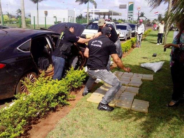 Homem &eacute; preso com maconha de "p&eacute;ssima qualidade" em Shopping do Paraguai