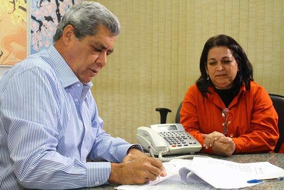 Governador recebe prefeitos  e assina conv&ecirc;nios do PAC Funasa 