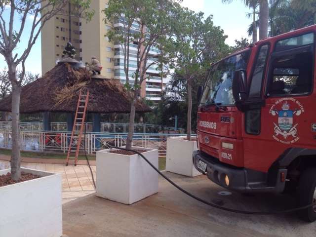 Quiosque de sap&ecirc; pega fogo e aponta import&acirc;ncia do projeto de inc&ecirc;ndio