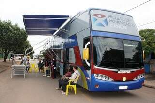 Profissionais que atuam no ônibus também encaminham pacientes para o SUS. (Foto:Divulgação)