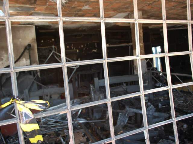  Inc&ecirc;ndio destr&oacute;i m&oacute;veis de tape&ccedil;aria, no Jardim Cohafama