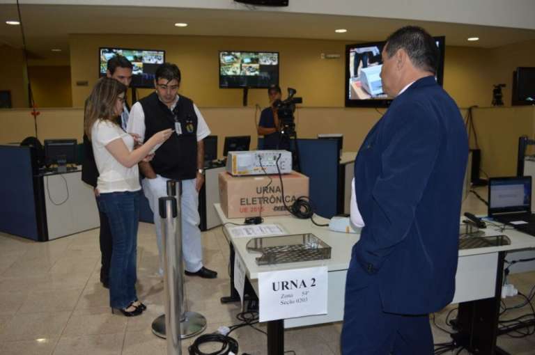 Logo cedo, Justiça Eleitoral iniciou votação paralela. (Foto: Simão Nogueira)
