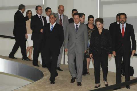  André Puccinelli assina com Dilma pacto contra a miséria e a pobreza