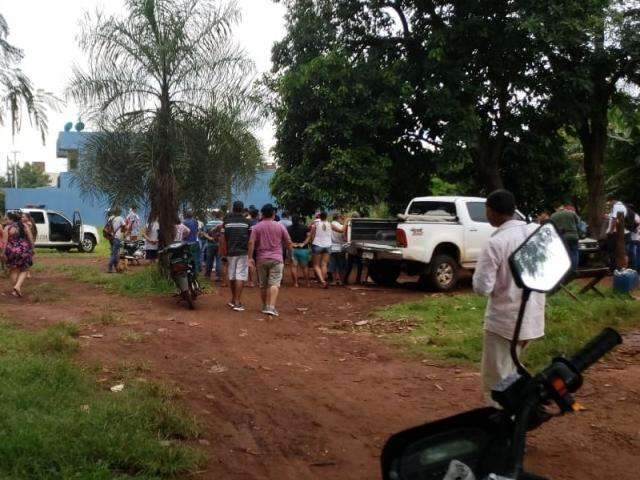 Homem &eacute; executado com 13 tiros enquanto esperava conserto de ve&iacute;culo