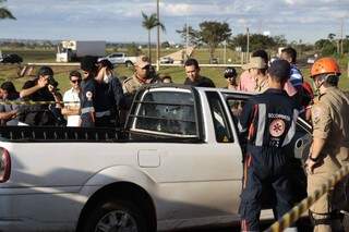 Policial estava em veículo Saveiro quando foi alvejado na na saída para Aquidauana. (Foto: Cleber Gellio)  