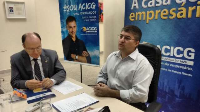 Deputados e comerciantes fazem parceria para reduzir custos