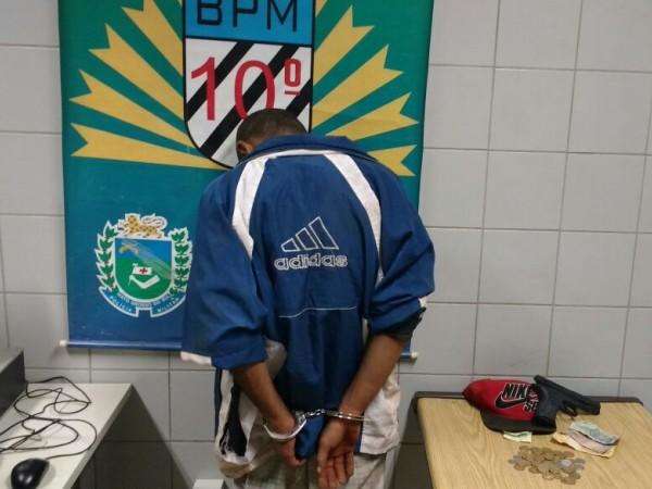Jovem &eacute; preso depois de roubar mercado com arma de brinquedo