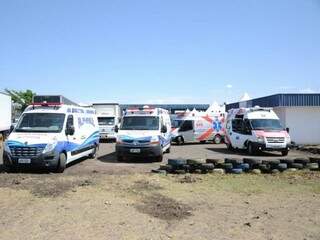Ambulâncias que auxiliaram no atendimento das vítimas (Foto: Paulo Francis)