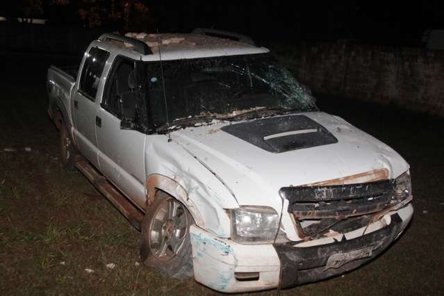 Carro invade casa e motorista quase &eacute; agredido por morador inconformado
