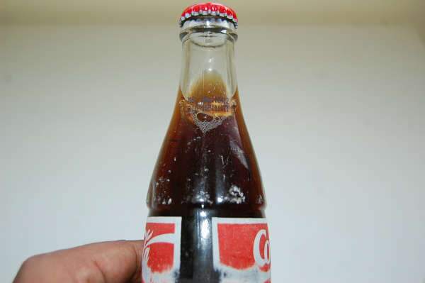  Consumidor encontra corpo estranho em garrafa de Coca-Cola