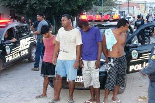 Mandados de prisão são cumpridos em bairro de Corumbá. (Foto: Victor Viégas - Capital do Pantanal)