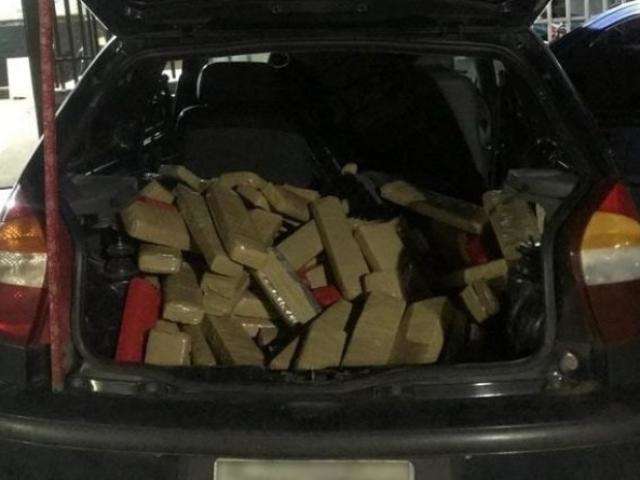 Adolescente &eacute; apreendido com 316 quilos de maconha ap&oacute;s acidente na BR-163