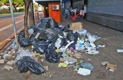 Bernal classifica suspensão na coleta do lixo como "boicote" à sua administração