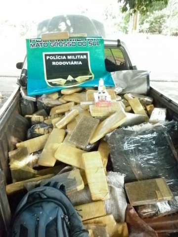 Tr&ecirc;s s&atilde;o presos com mais de 400 kg de maconha que iriam para MT