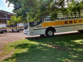 Protesto ocorreu por falta de ônibus para transportar alunos. (Foto: Pedro Peralta)