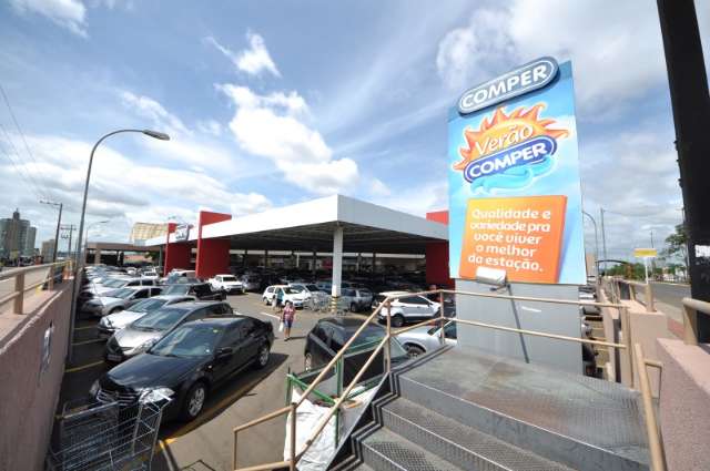 Shoppings, lojas do Centro e at&eacute; supermercado 24 horas fecham na 5&ordf;
