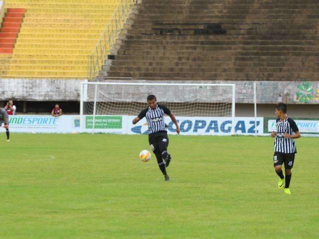 Tr&ecirc;s jogos movimentam campeonato estadual de MS neste domingo