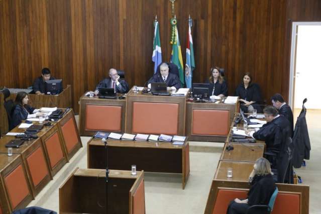 F&eacute;rias de desembargador adia julgamento no TJ sobre volta de Bernal