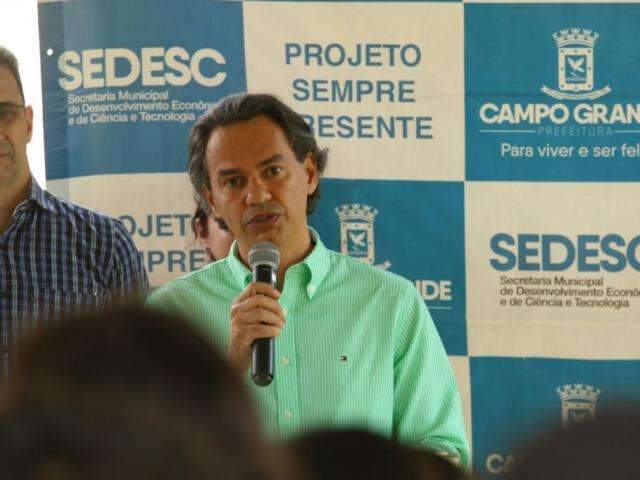 Com apenas parte do valor do 13&ordm;, prefeitura depende da venda da folha