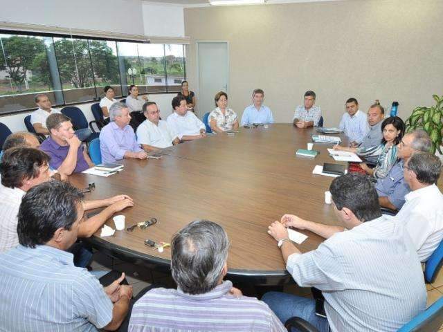 Zauith re&uacute;ne secretariado e define habita&ccedil;&atilde;o como prioridade em 2013