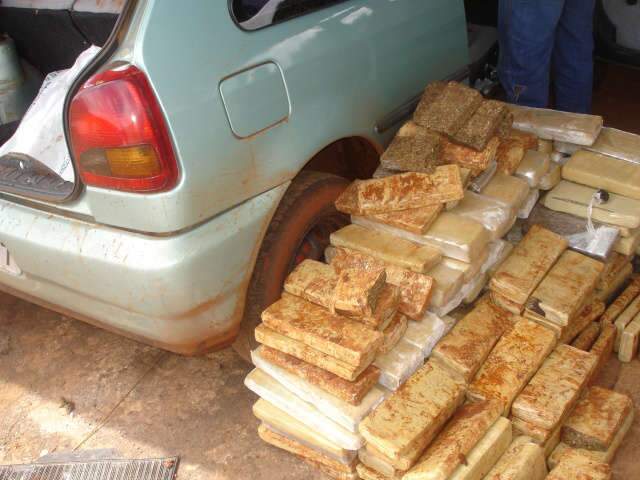  Em fuga, traficantes com 200 kg de maconha acabam em via sem sa&iacute;da 