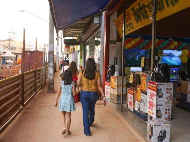 Em feriado no meio da semana, confira o que abre e fecha neste 1&ordm; de maio