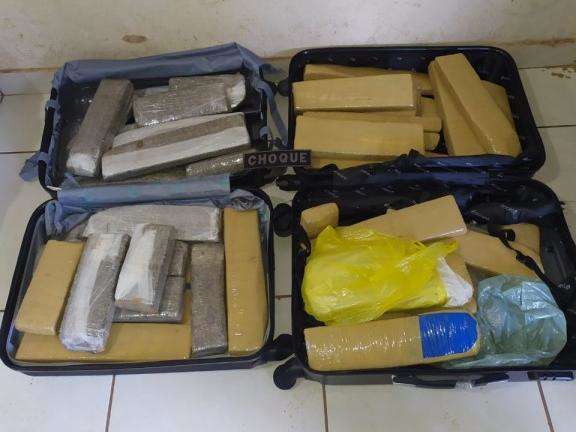 Mulheres tentam transportar 44 kg de droga em carro de aplicativo