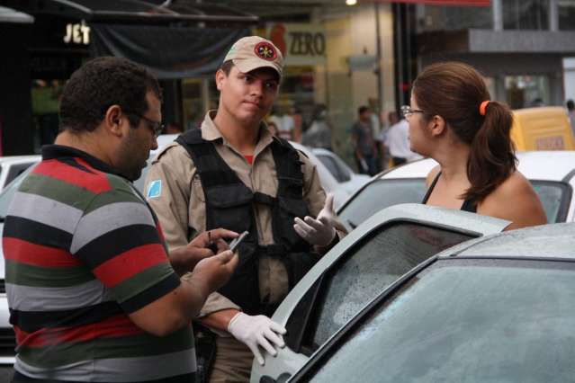 Pais que deixaram crian&ccedil;as em carro n&atilde;o responder&atilde;o por crime de abandono