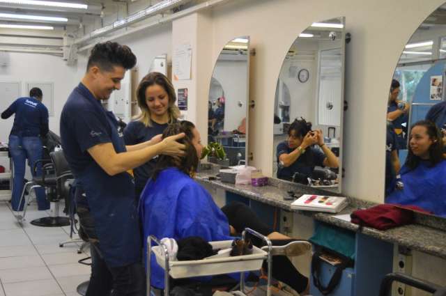 Veja onde achar cabeleireiro de gra&ccedil;a e tratamento contra celulite por R$ 10,00 