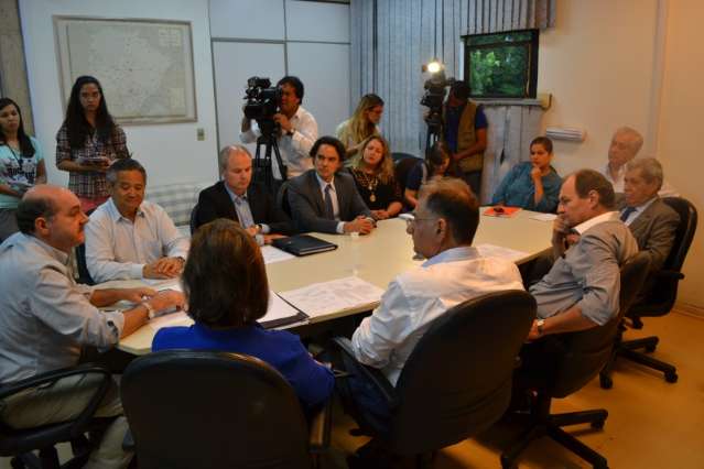 Puccinelli participa de reuni&atilde;o na pasta que ser&aacute; prioridade de Reinaldo