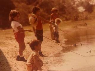 Filhos e sobrinhos de Guilherme na fazenda da família, no Pantanal, em 1983. (Foto: Arquivo Pessoal)