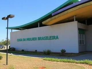 Fachada da Casa da Mulher Brasileira onde funciona vários serviços voltados para proteger a mulher (Foto: Marina Pacheco) 