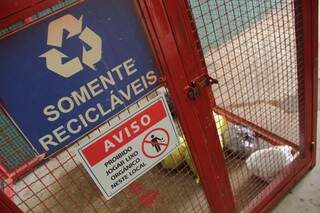 Lojistas separam lixo e shopping Bosque dos Ipês envia para reciclagem 25 toneladas de recicláveis por mês (Foto: Marcos Ermínio)