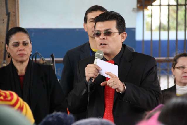 Prefeito entrega uniformes hoje em seis escolas da Capital