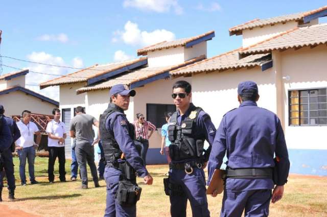 Tr&ecirc;s s&atilde;o presos durante opera&ccedil;&atilde;o para acabar com &quot;gatos&quot; em residencial
